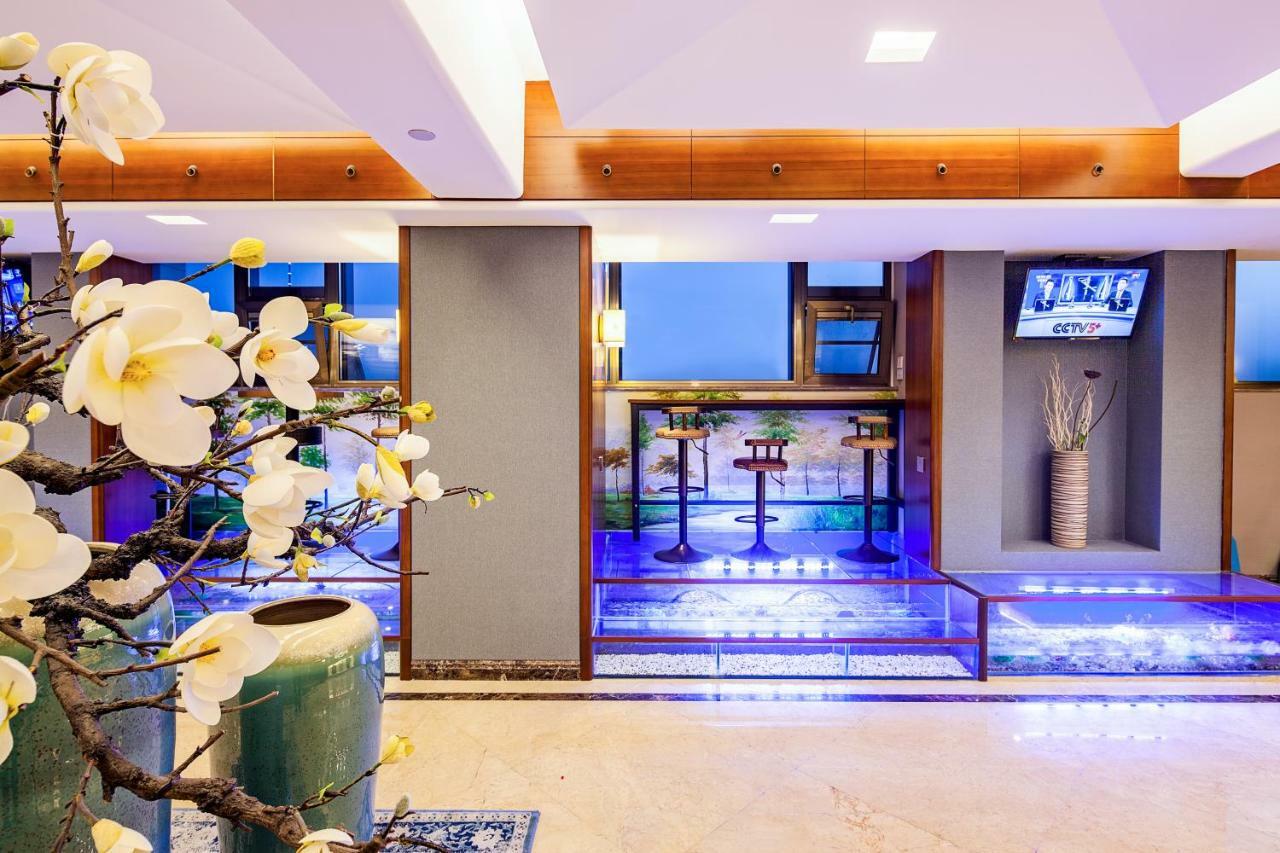 Lujia International Hotel Chengdu Exterior photo